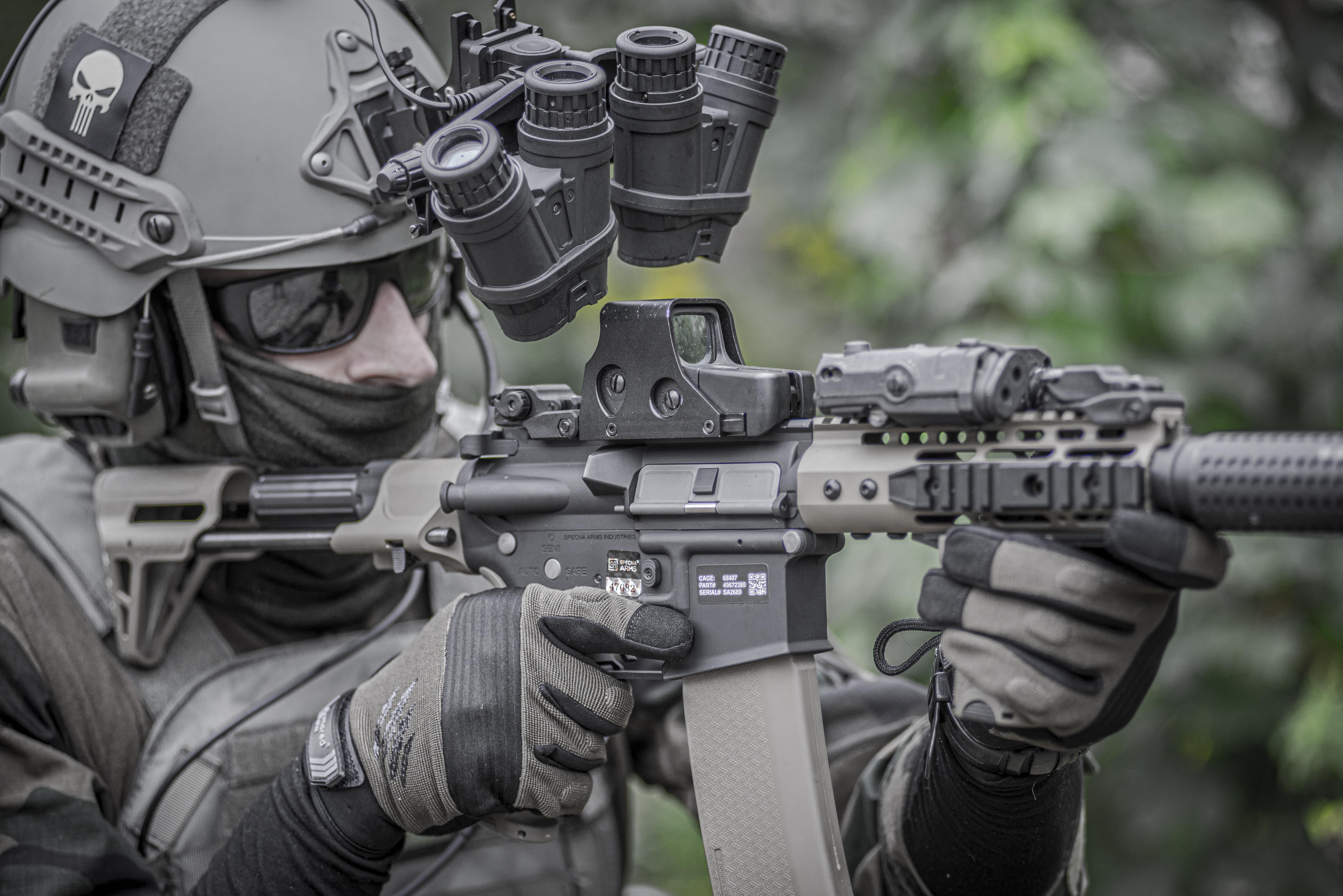 replika airsoft z kolimatorem