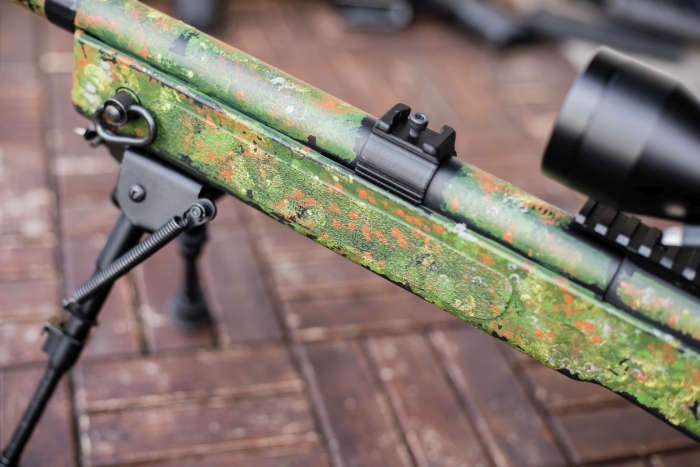rifle airsoft sa-s02 pintado sobre bípode