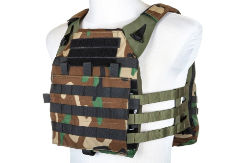Chaleco táctico Specna Arms tipo plate carrier con panel de asalto Woodland